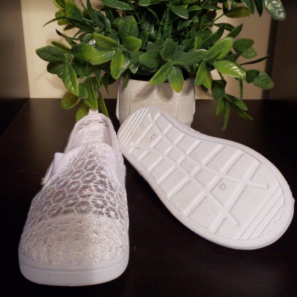 Shoes - Picture 4 of 4